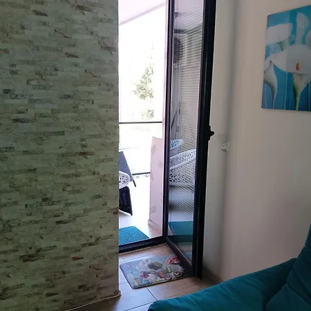 Amara Butik On The First Line Равда