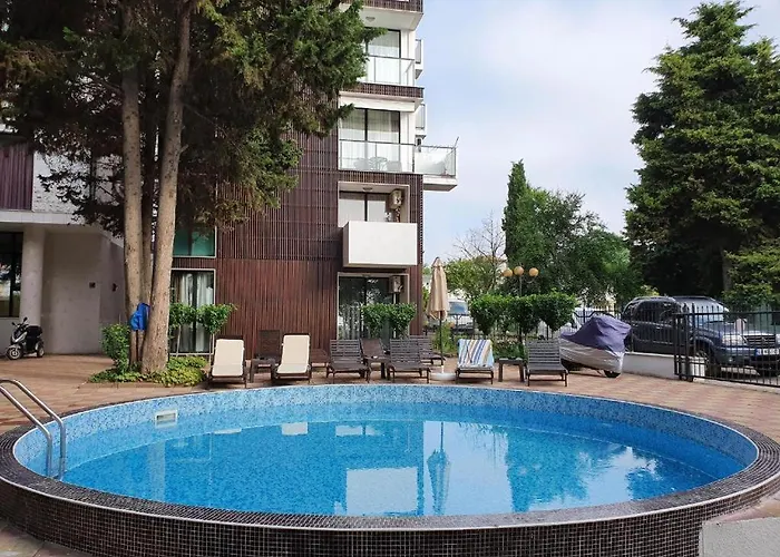 Amara Butik On The First Line 拉夫达