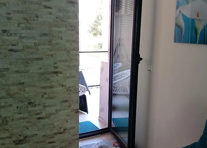 Amara Butik On The First Line Ravda